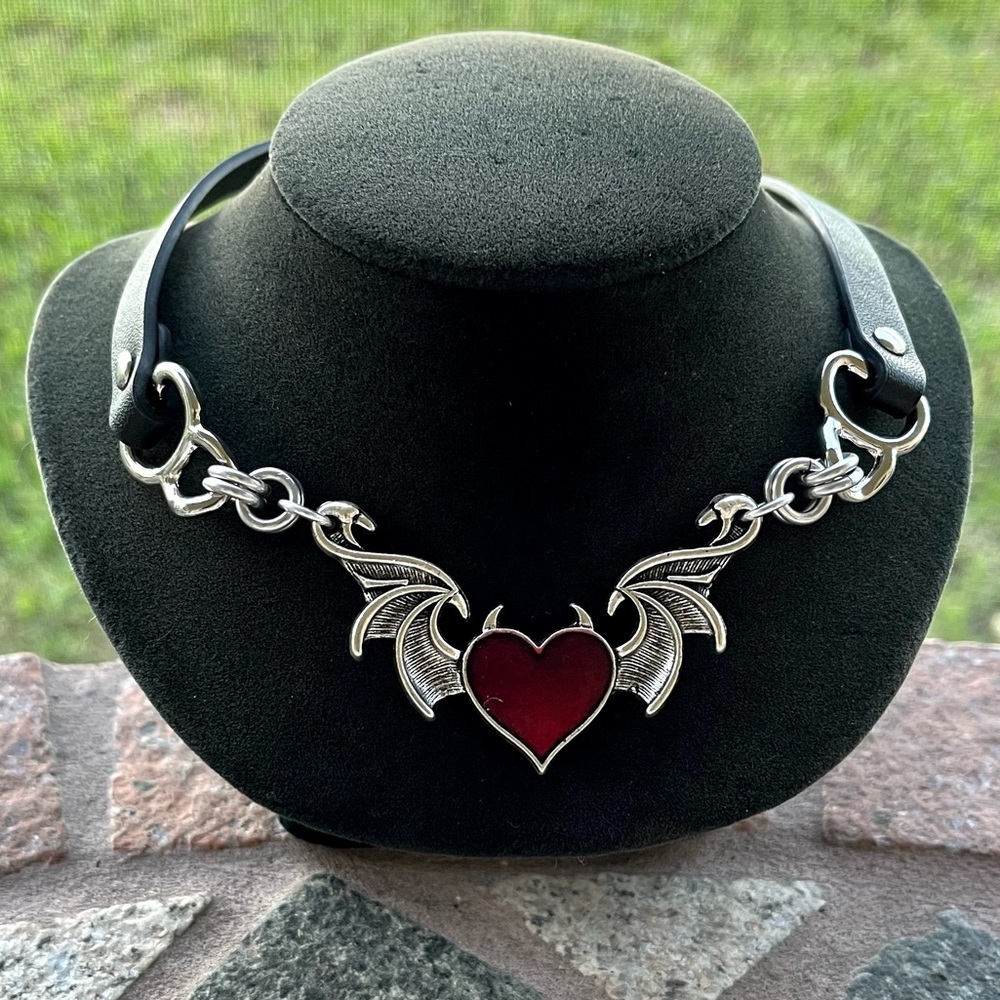 Black leather choker red heart with bat wings and devil horns valentine goth - Picture 15 of 16